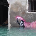 Murales de il bambino migrante di Banksy a Venezia 